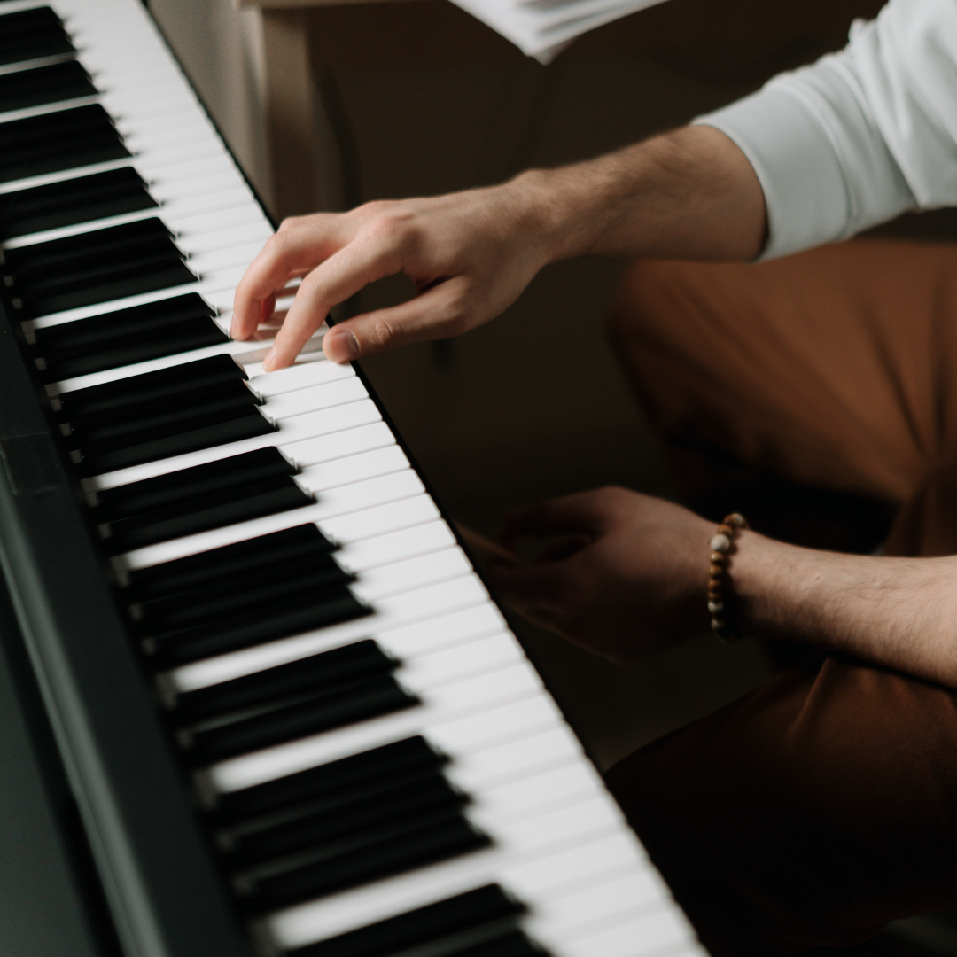 Top 5 must-have piano accessories - Pianist