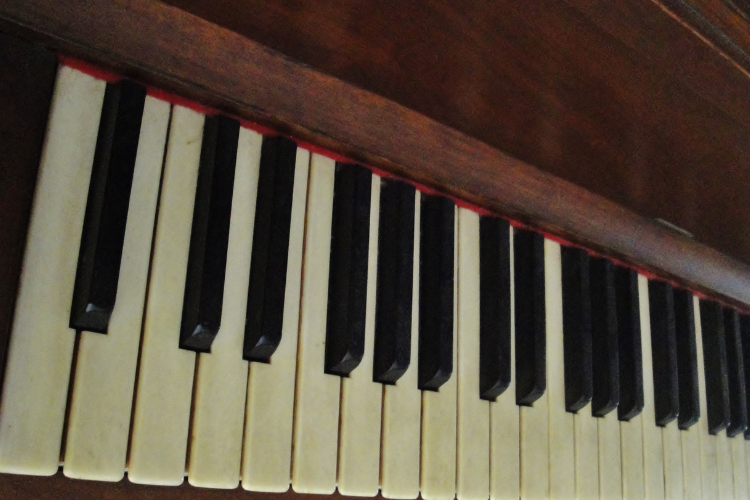 Selling old piano deals