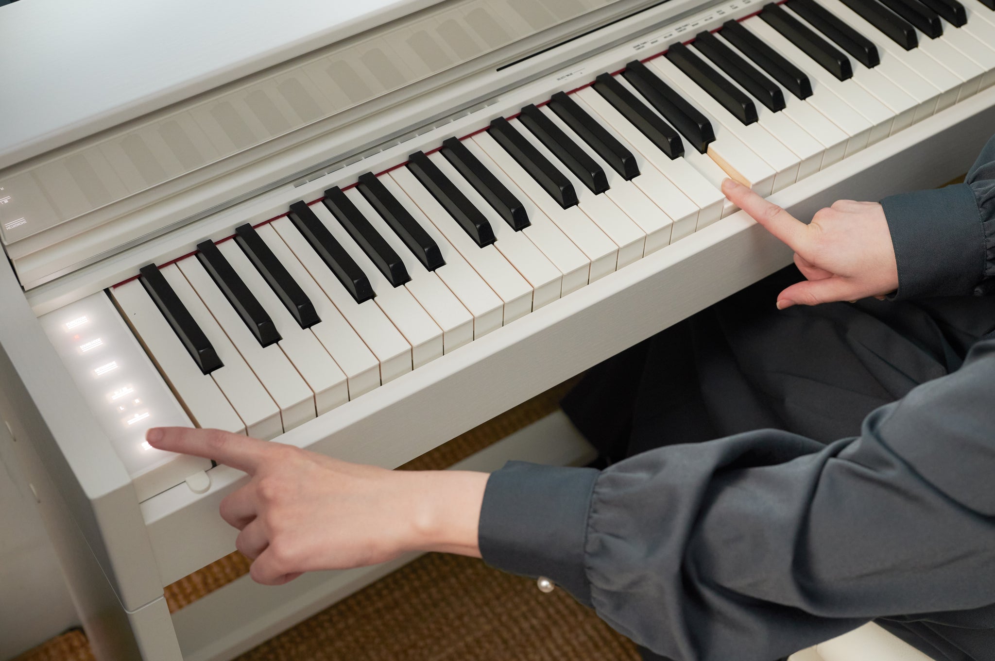 Casio Celviano APS450 Home Digital Piano with FREE Sennheiser HP-560 Headphones worth £179