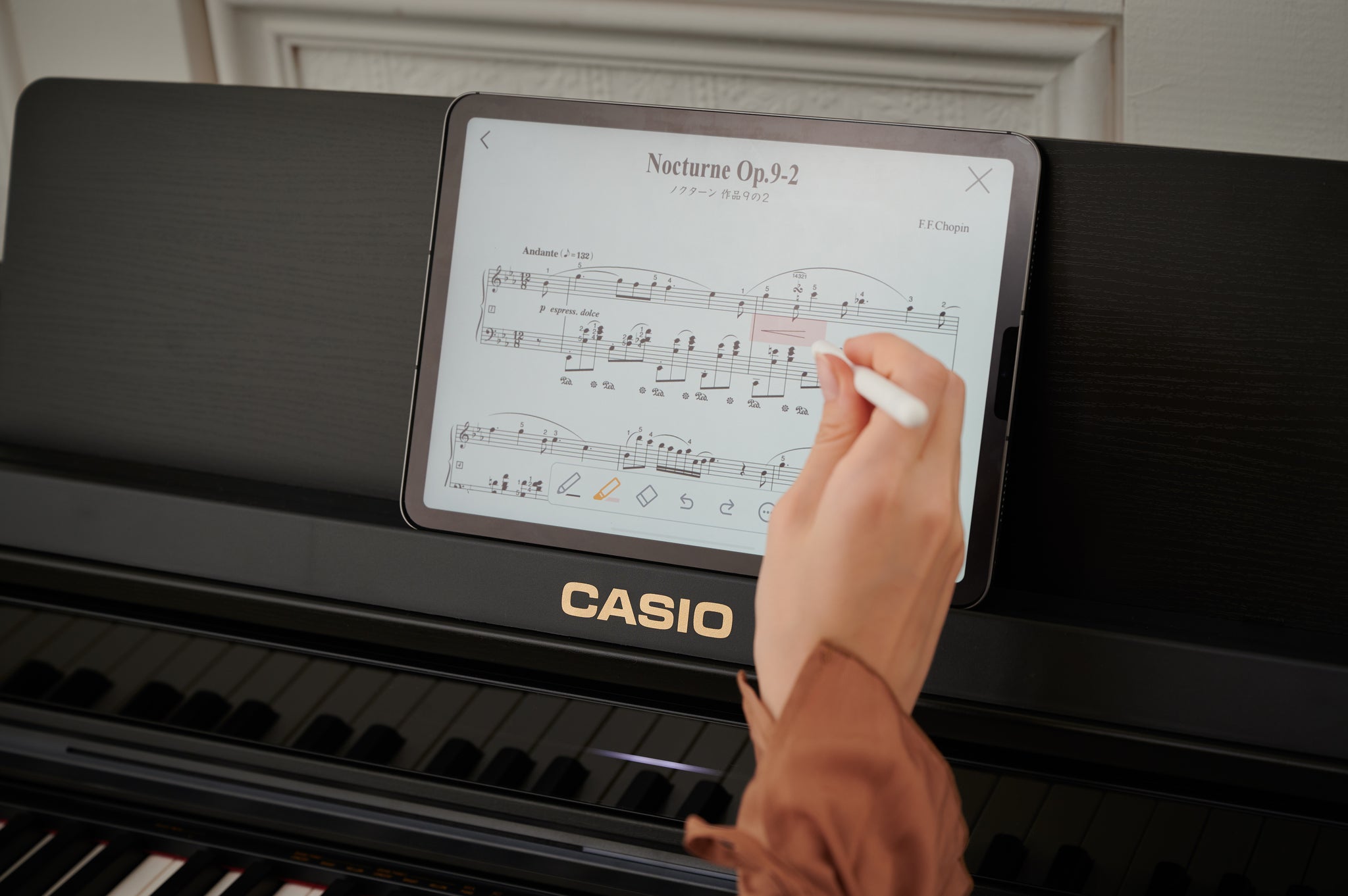 Casio Celviano AP550 Home Digital Piano with FREE Sennheiser HP-560 Headphones worth £179