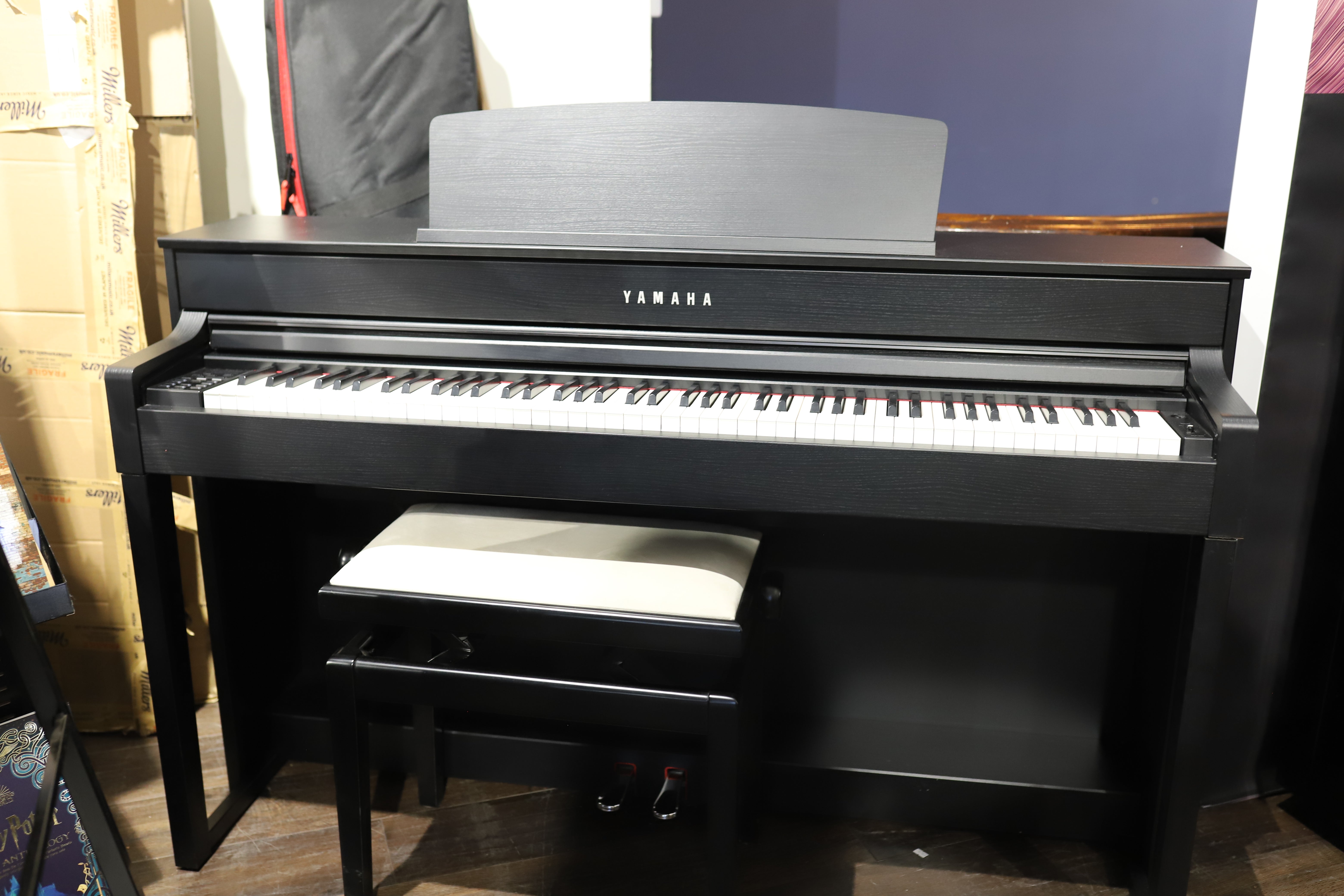 Yamaha CLP575 Satin Black Digital Piano (Secondhand)