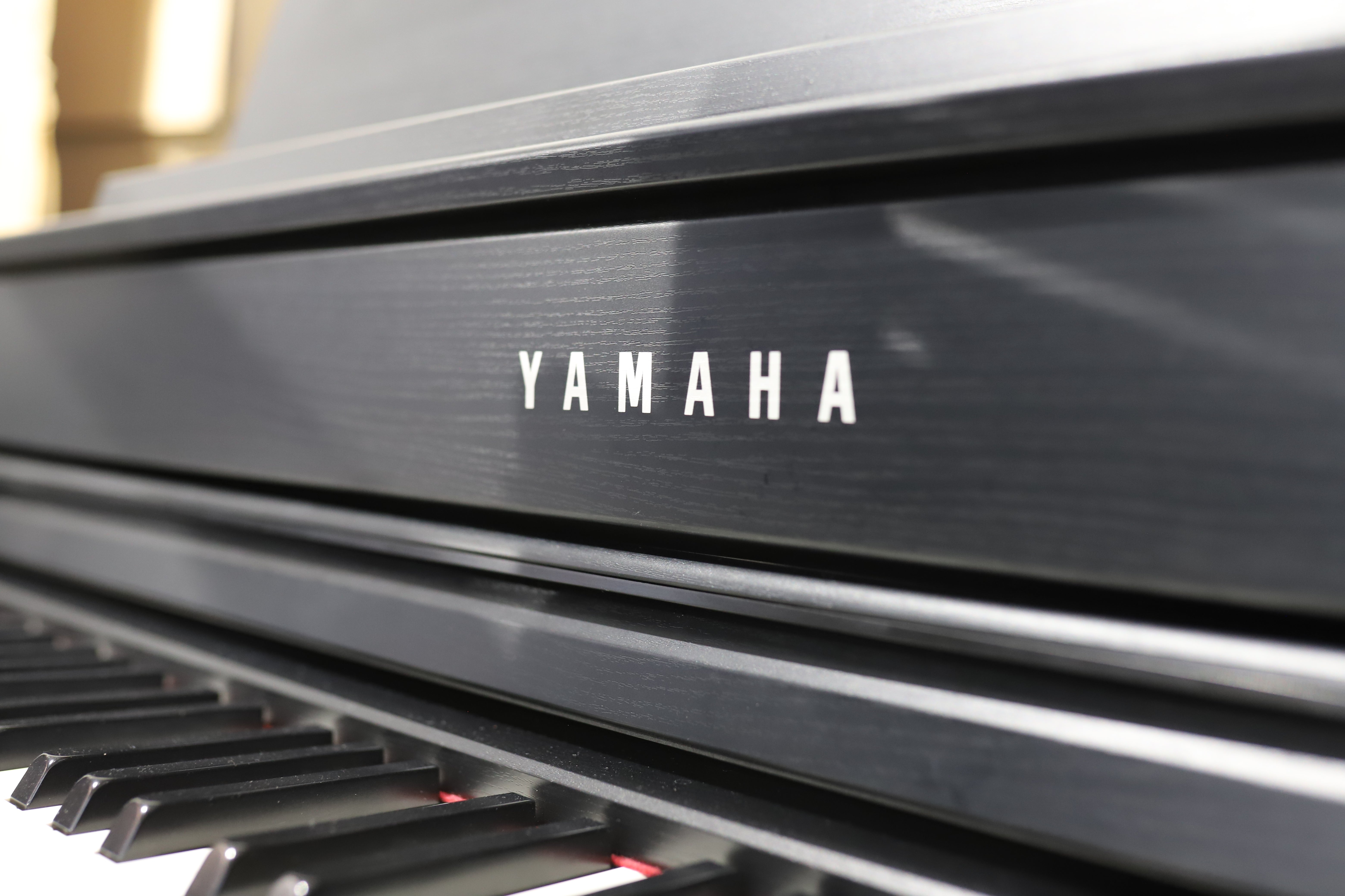 Yamaha CLP575 Satin Black Digital Piano (Secondhand)
