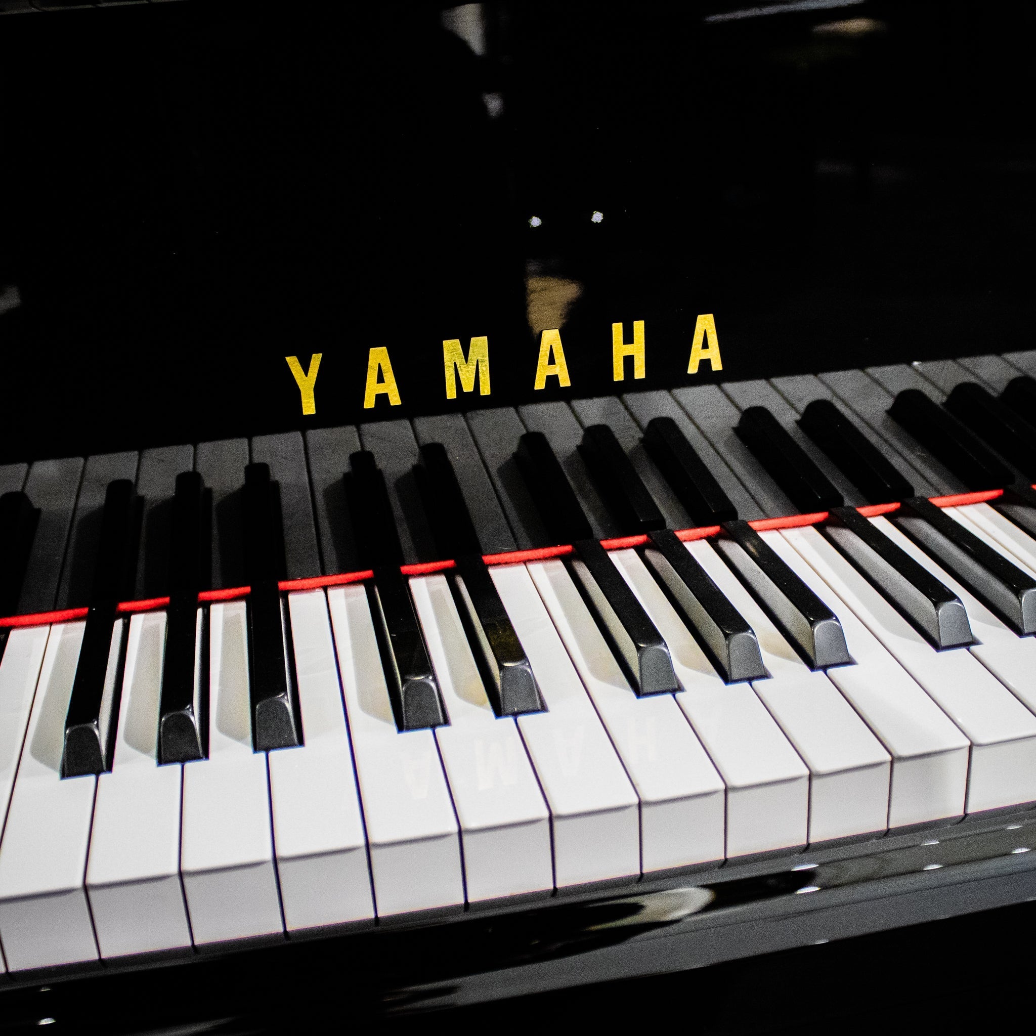 Yamaha U100 Certified Reconditioned Secondhand Upright Piano (5456601), Polished Black