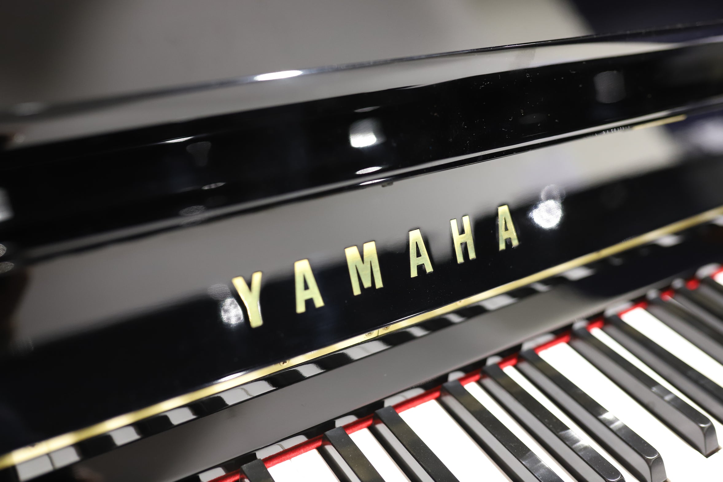 Yamaha U1H Secondhand Upright Piano (2160424), Polished Black