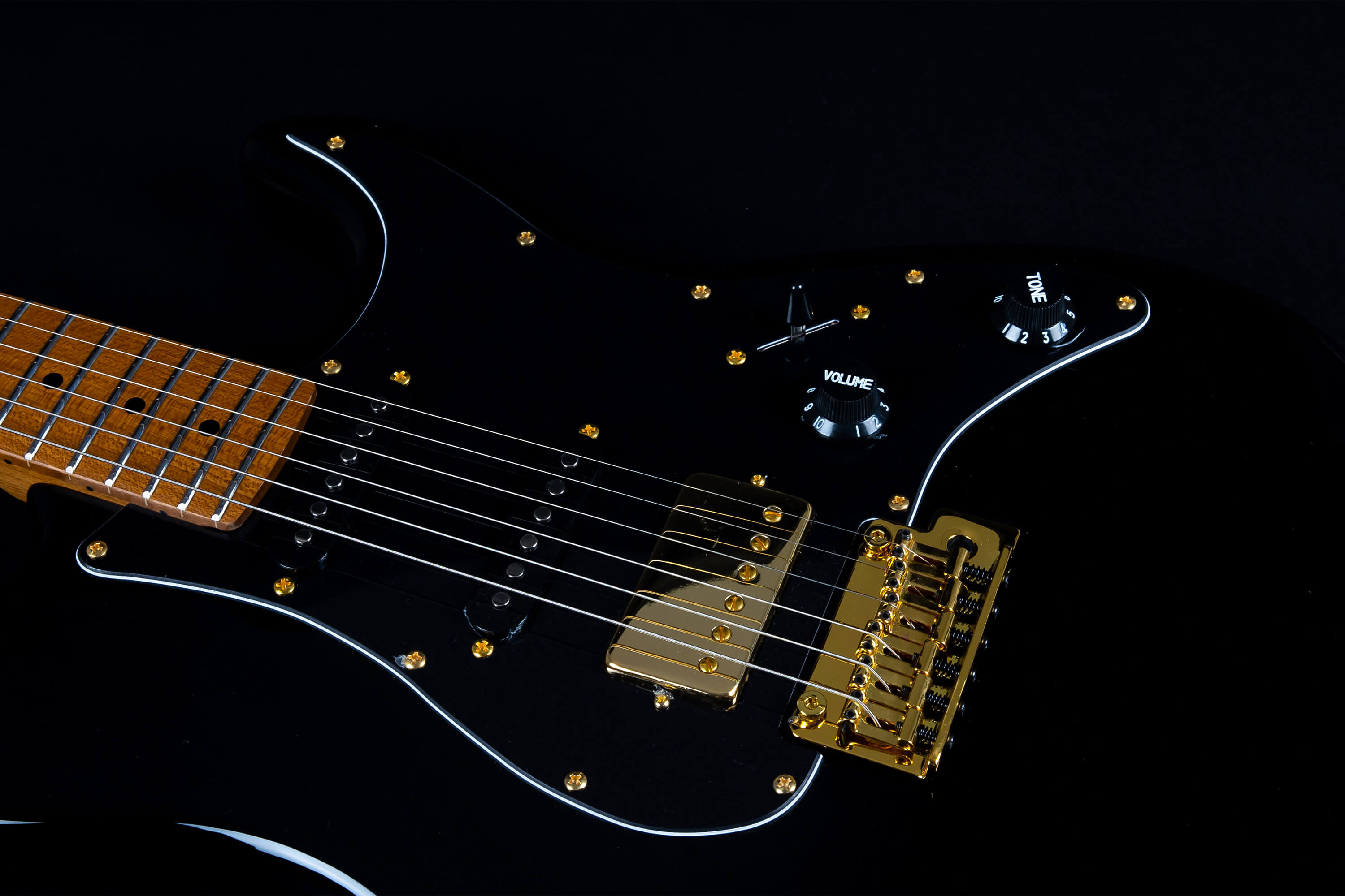 Jet JS400 Electric Guitar, Black with Gold Hardware