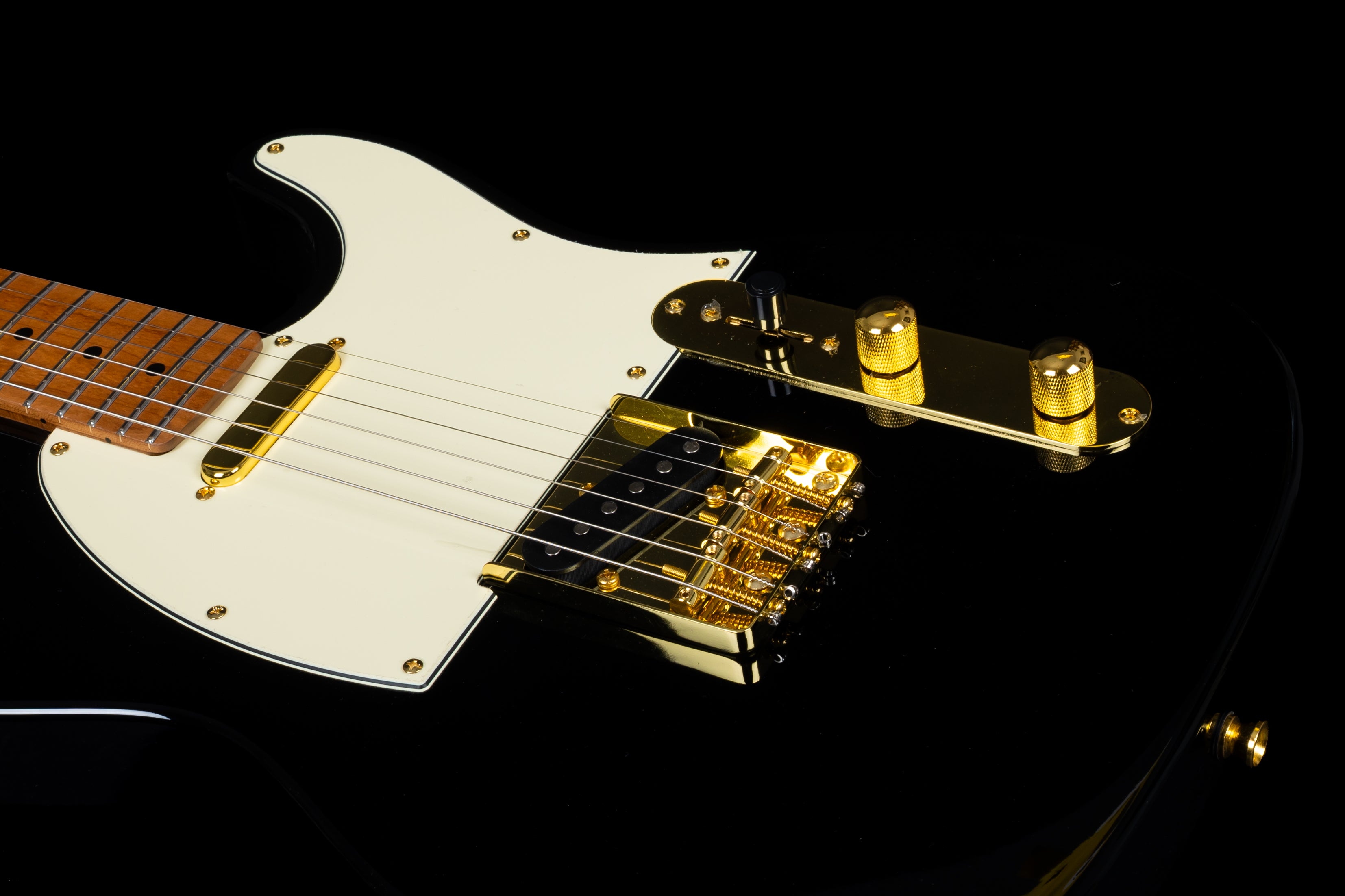 Jet JT300 Electric Guitar, Black with Gold Hardware