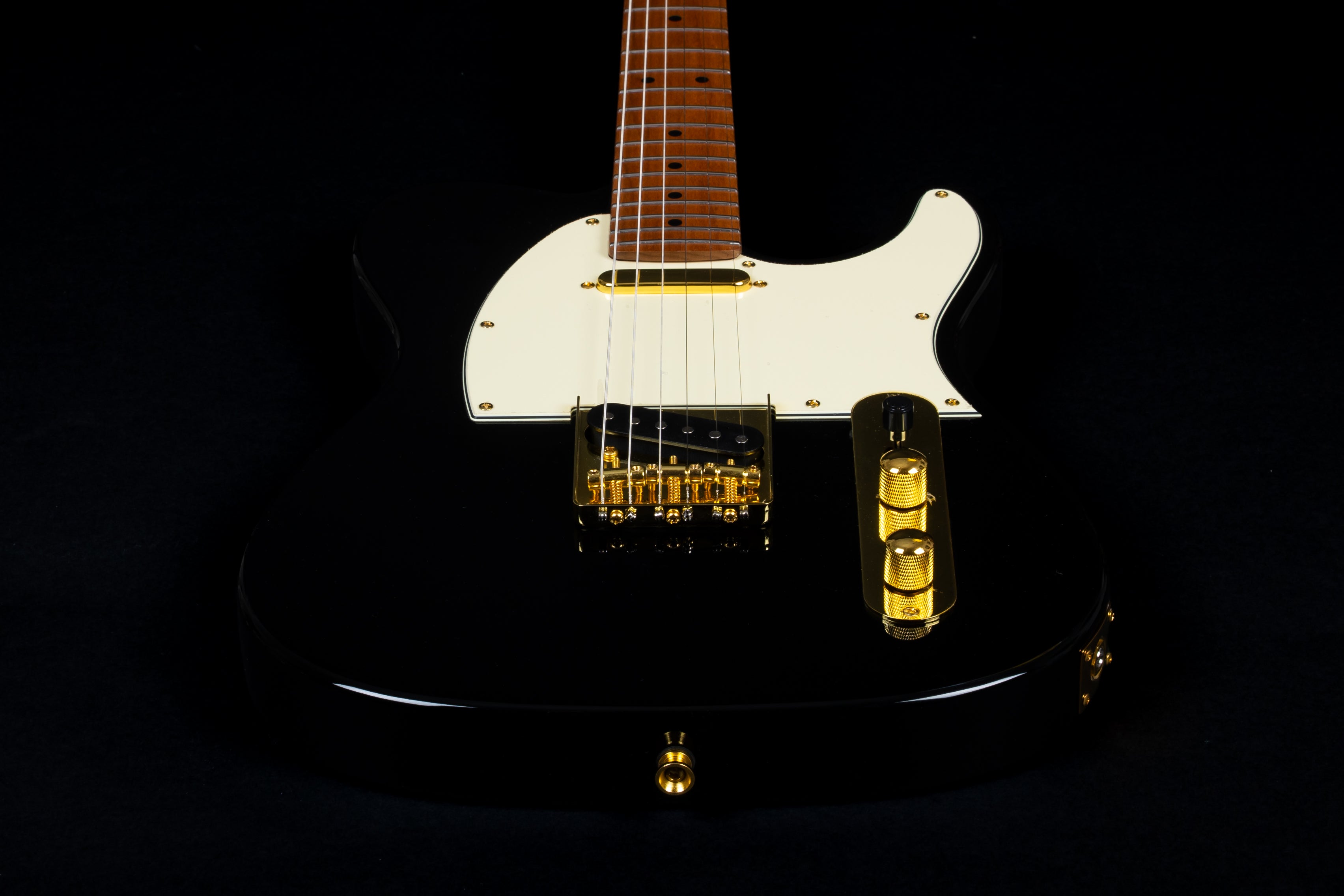 Jet JT300 Electric Guitar, Black with Gold Hardware