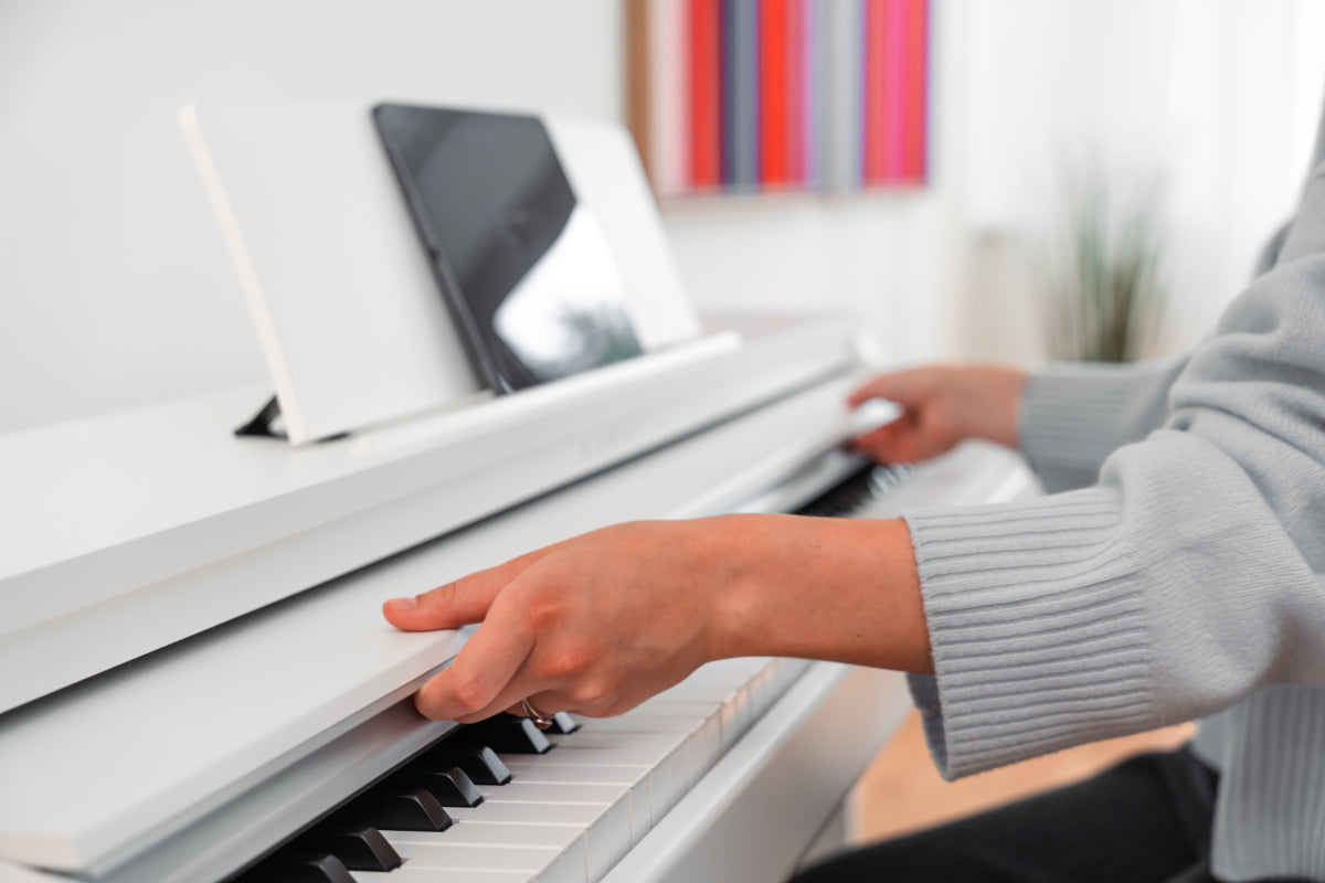 Kawai CX102B Digital Piano, Satin White