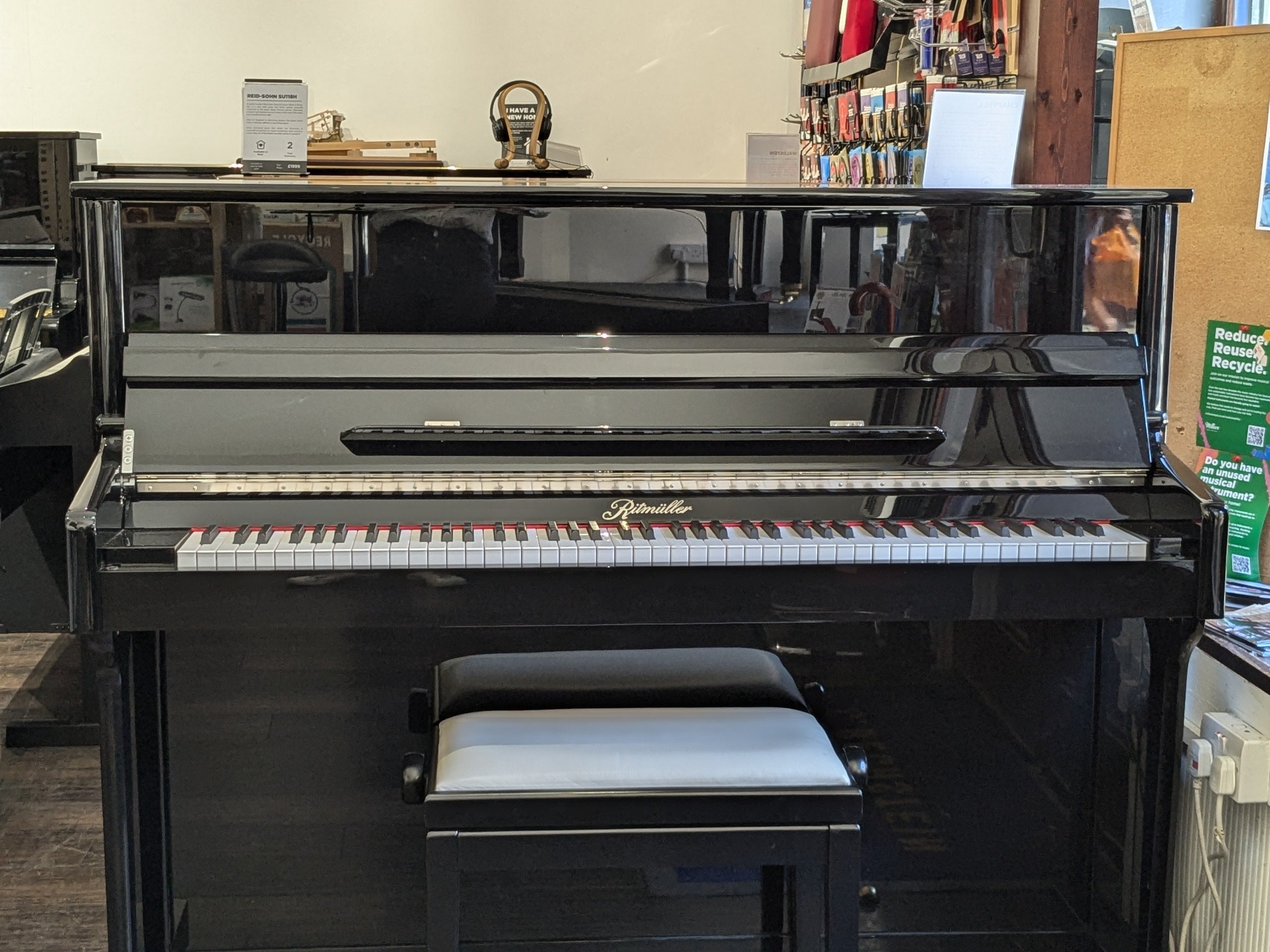 Ritmüller EU118 Upright Piano- Polished Black (Second Hand)