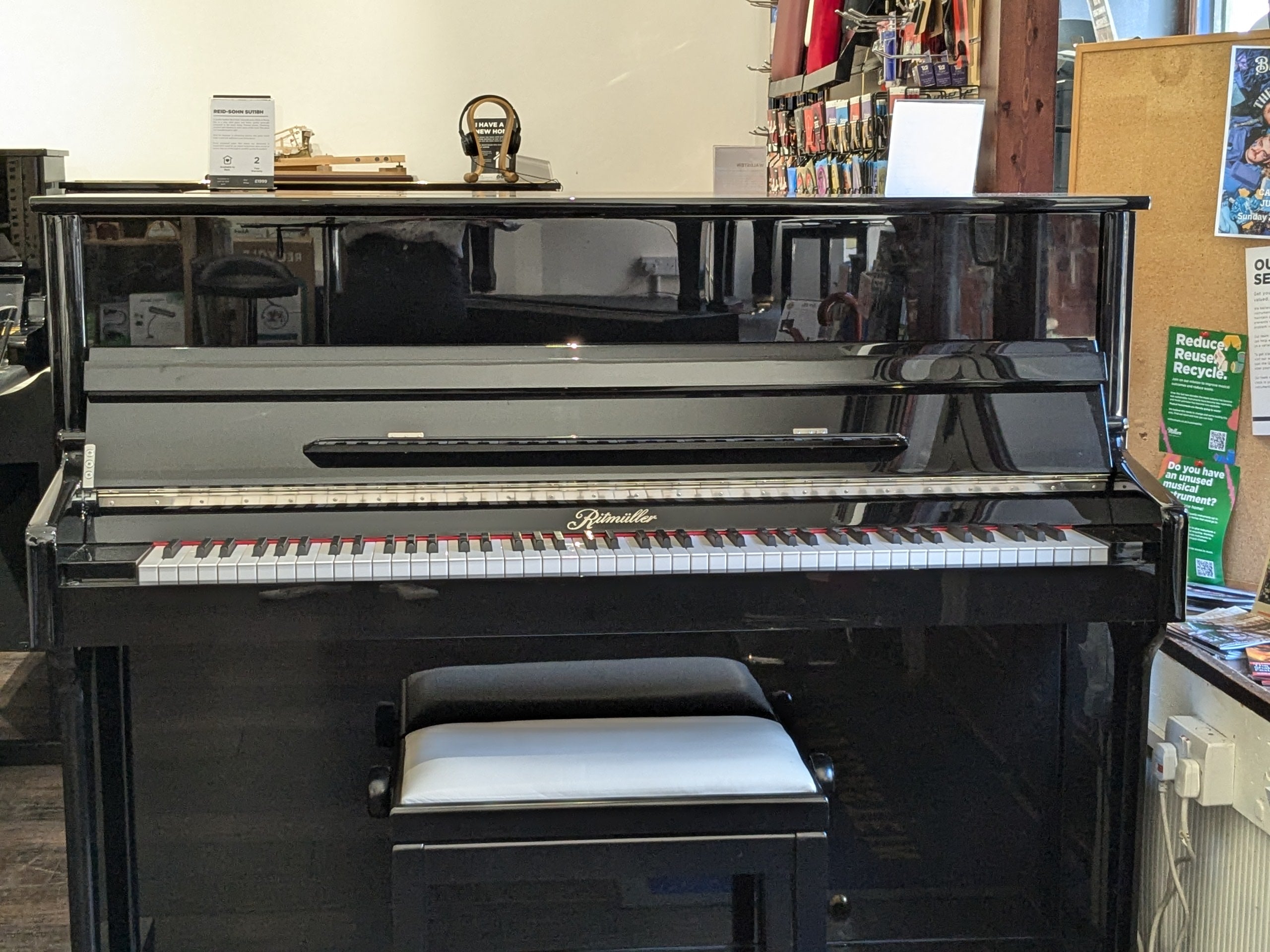 Ritmüller EU118 Upright Piano- Polished Black (Second Hand)