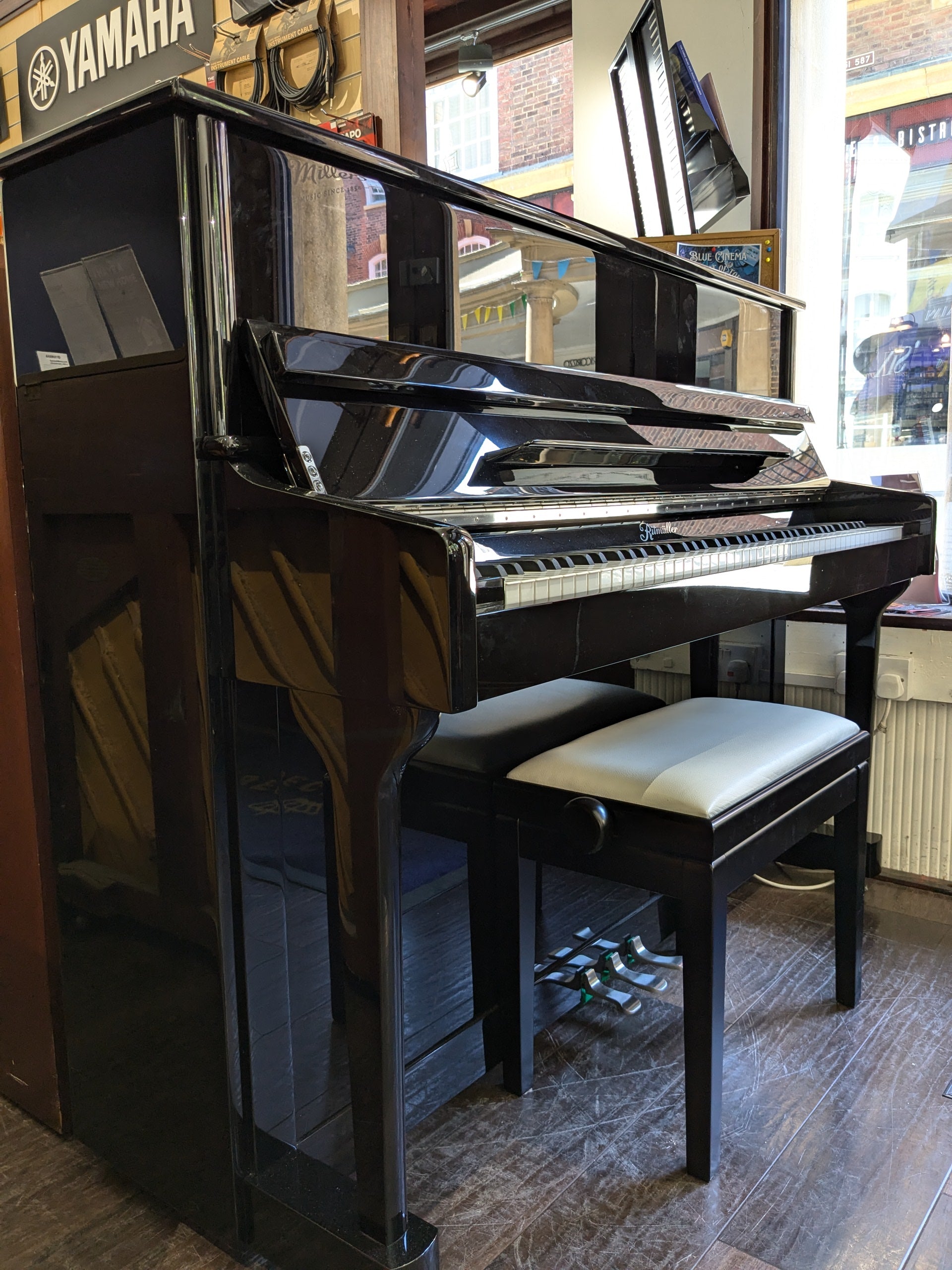 Ritmüller EU118 Upright Piano- Polished Black (Second Hand)