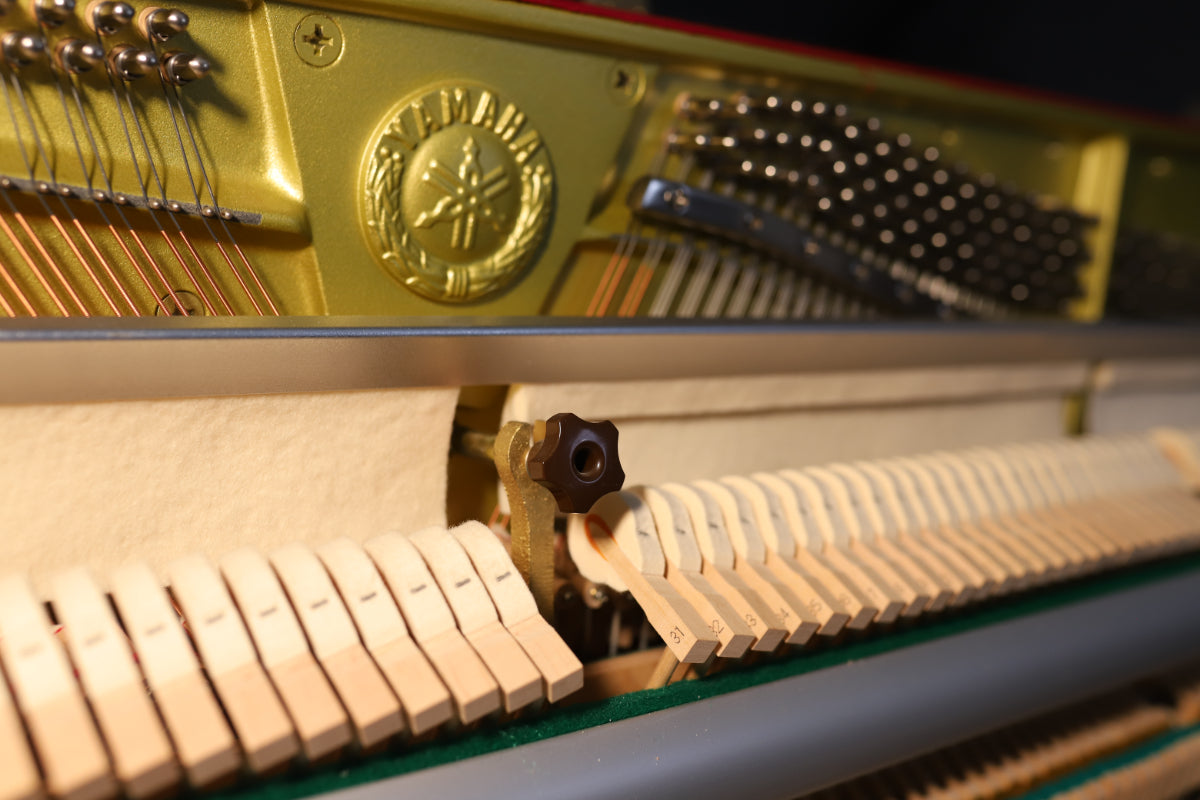 Yamaha YE116 Secondhand Upright Piano (H0281328)