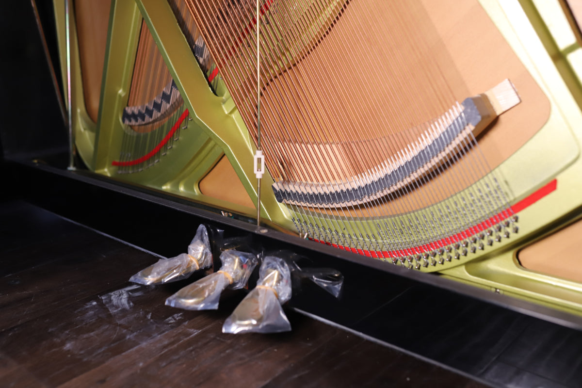 Yamaha YE116 Secondhand Upright Piano (H0281328)