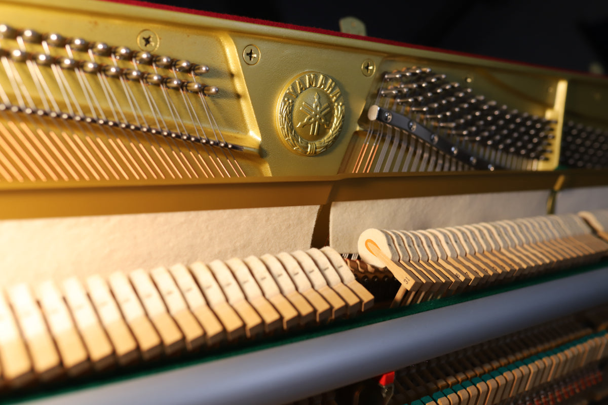 Yamaha YE121 Secondhand Upright Piano (H0136514)