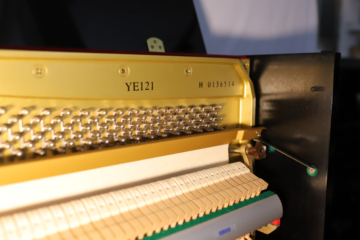 Yamaha YE118 Secondhand Upright Piano (H0180337)