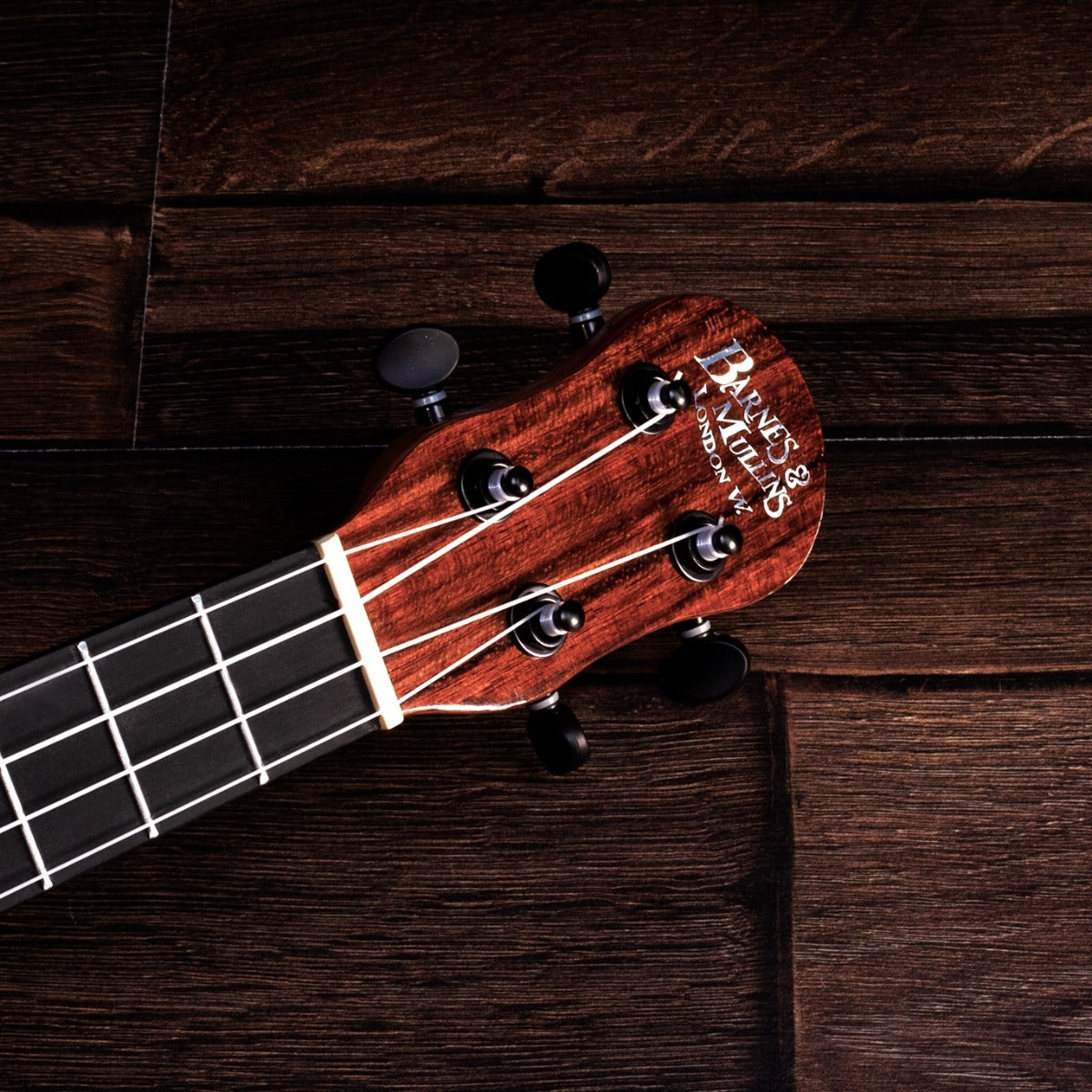 Barnes & Mullins BMUK5T Tenor Walnut Ukulele