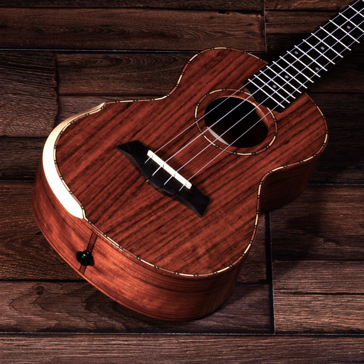 Barnes & Mullins BMUK5T Tenor Walnut Ukulele